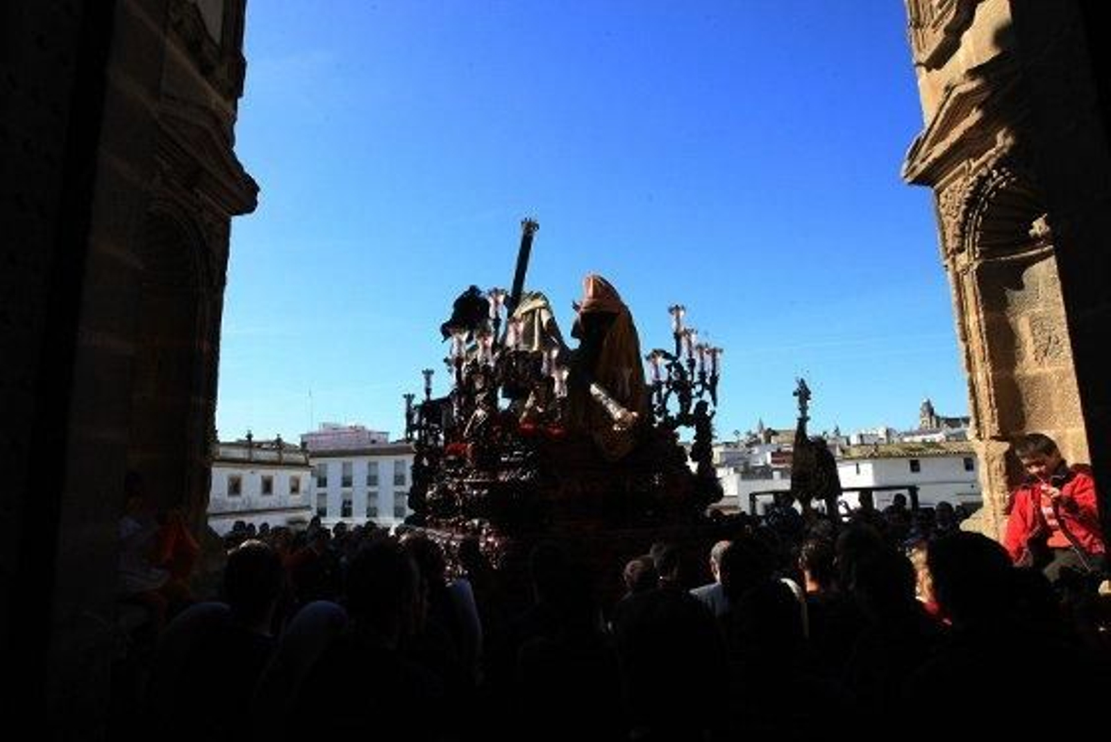 El Señor de la Candelaria lució para la ocasión una túnica de color hueso, lo que favorecía el contraste con su tez morena.

Foto: Juan Carlos Toro