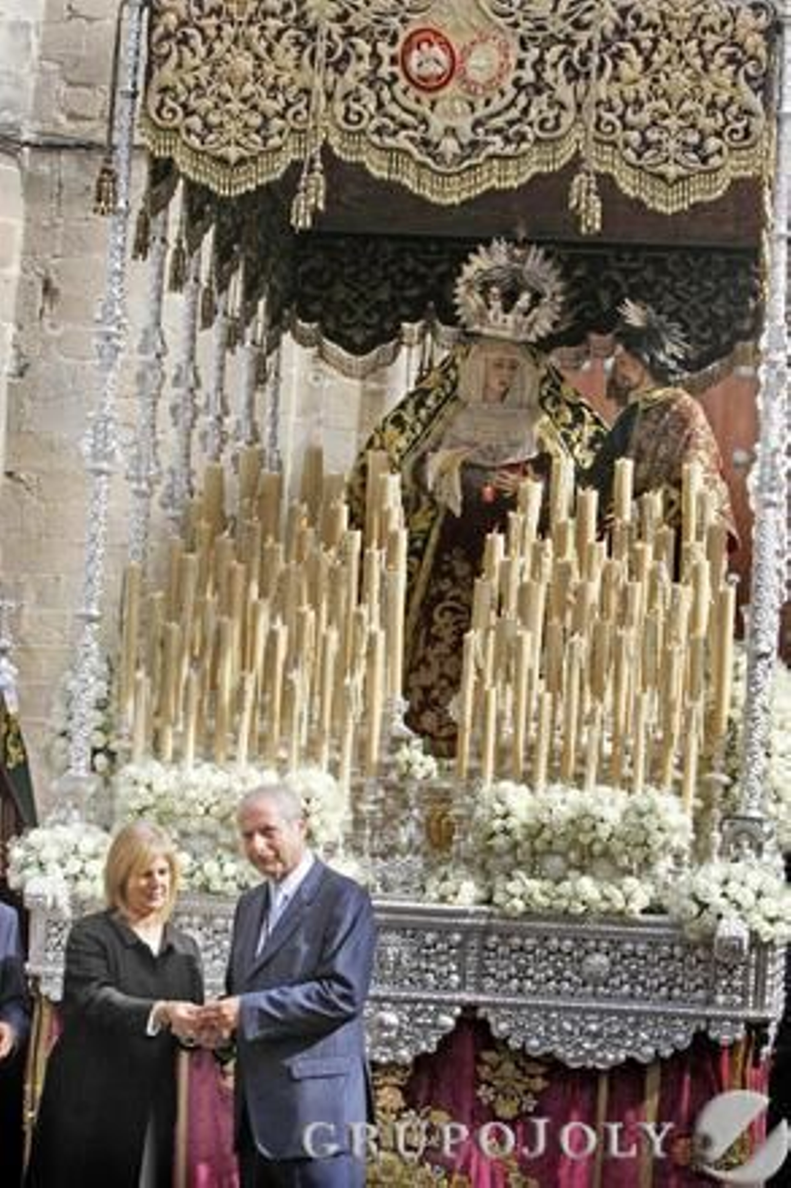 La dolorosa de 'los Judíos' recibe ante Santo Domingo la Medalla de Oro de la ciudad

Foto: Pascual