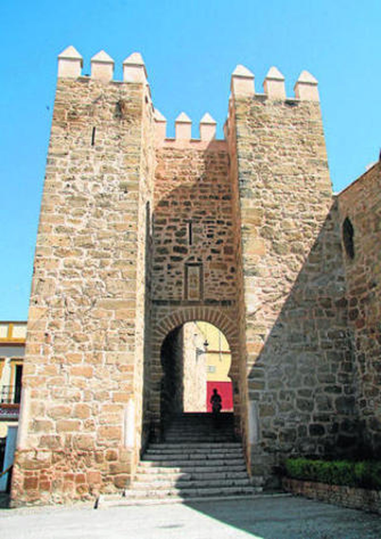 El arco de la Rosa, en la muralla de Marchena.
