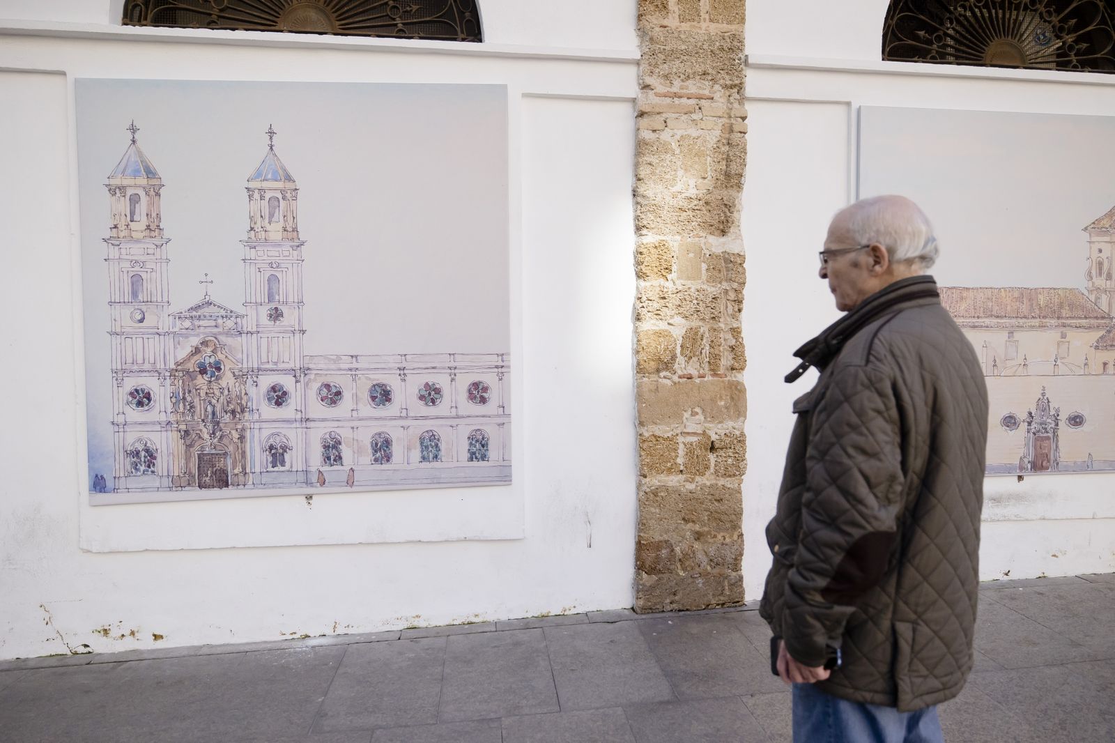 Las imágenes de la inauguración de la exposición de Juan Manuel Fernández Pujol en el exterior del mercado