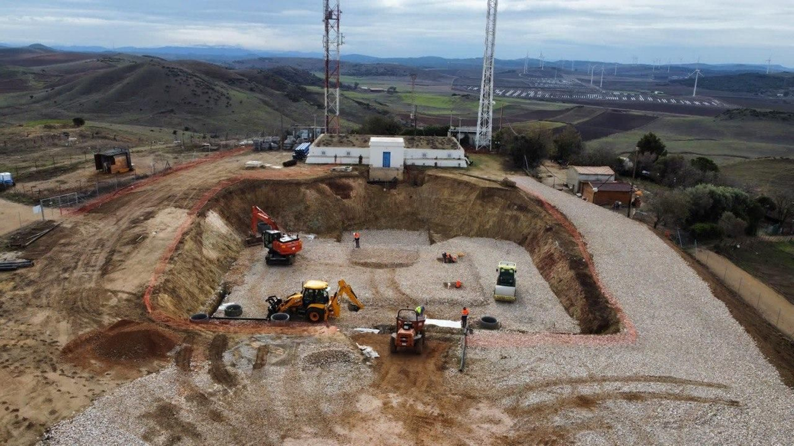 Obras en el depósito de Paterna de Rivera.