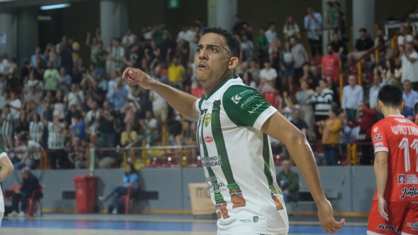 Pulinho celebra un gol en Vista Alegre.