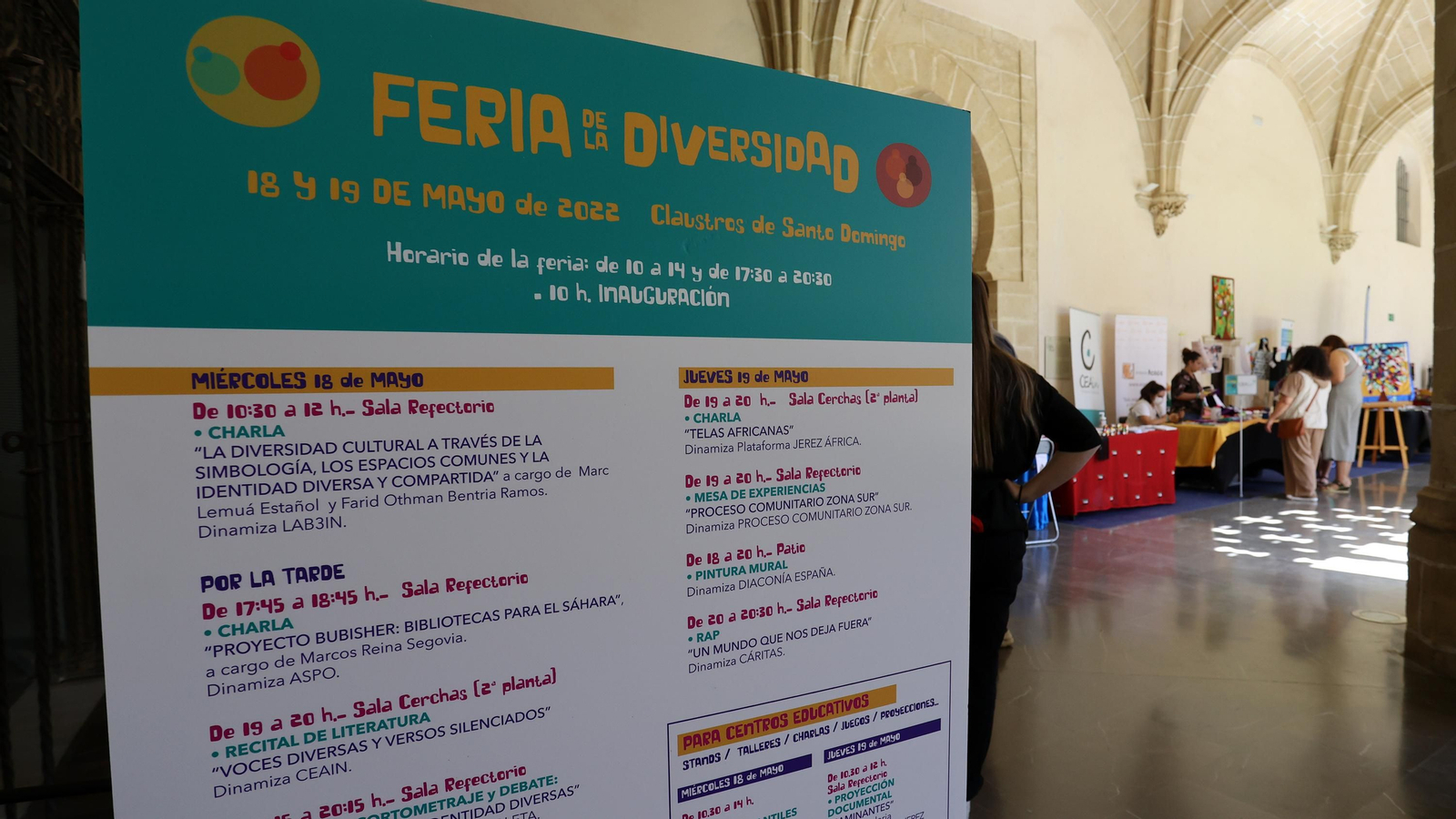 Imágenes de la Feria de la Diversidad en Los Claustros de Santo Domingo