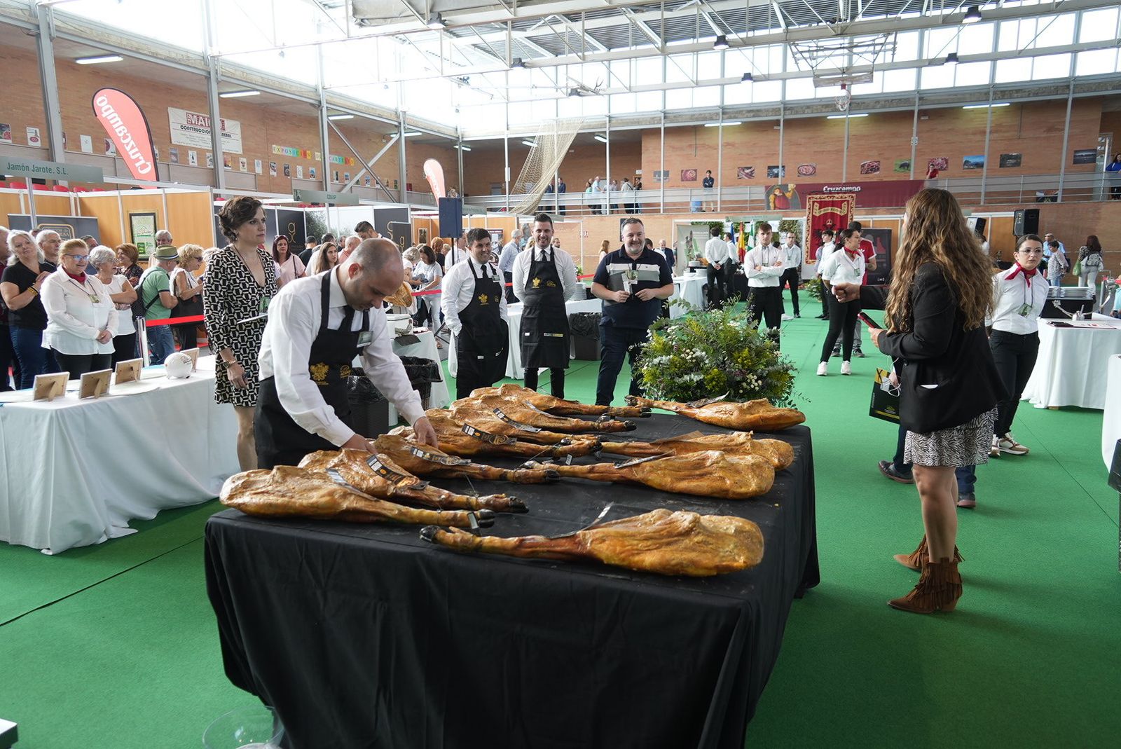 El día grande de la Feria del Jamón de Villanueva de Córdoba, en imágenes