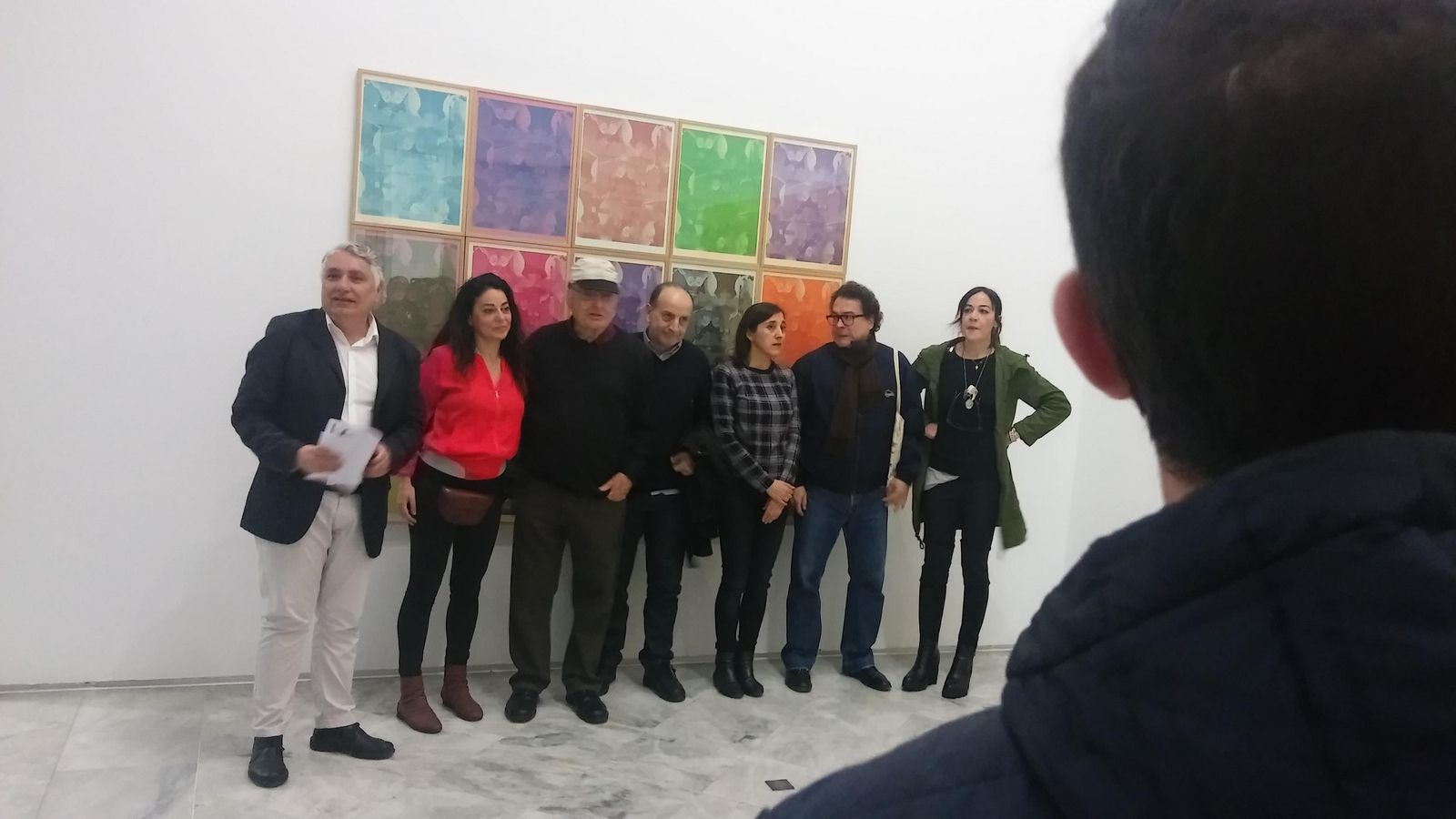 Los autores presentes en la inauguración, junto al director del CAAC Juan Antonio Álvarez Reyes: Inmaculada Salinas, Luis Gordillo, Curro González, María Cañas, Jesús Palomino y Mariajosé Gallardo.