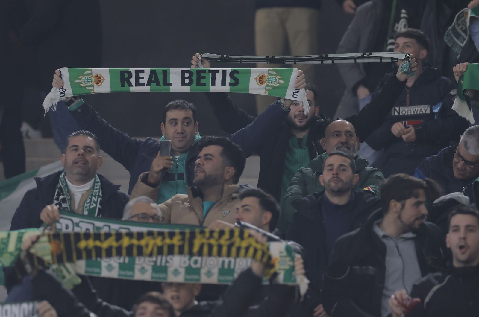 Búscate en las fotos del Betis - Elche