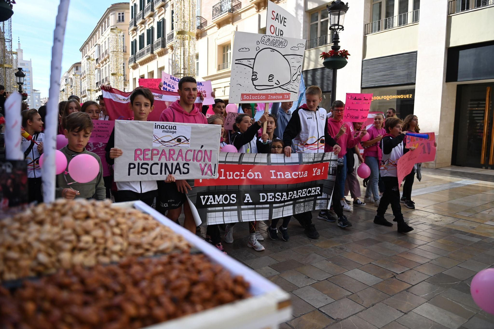 Las fotos de la manifestación del Club de Natación Inacua