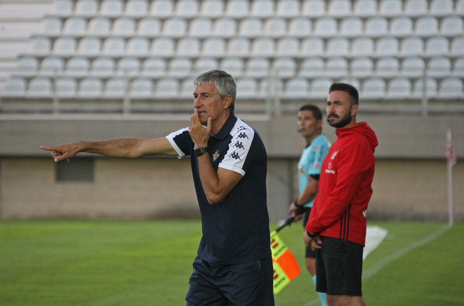 El amistoso Real Betis-Nottingham Forest, en imágenes