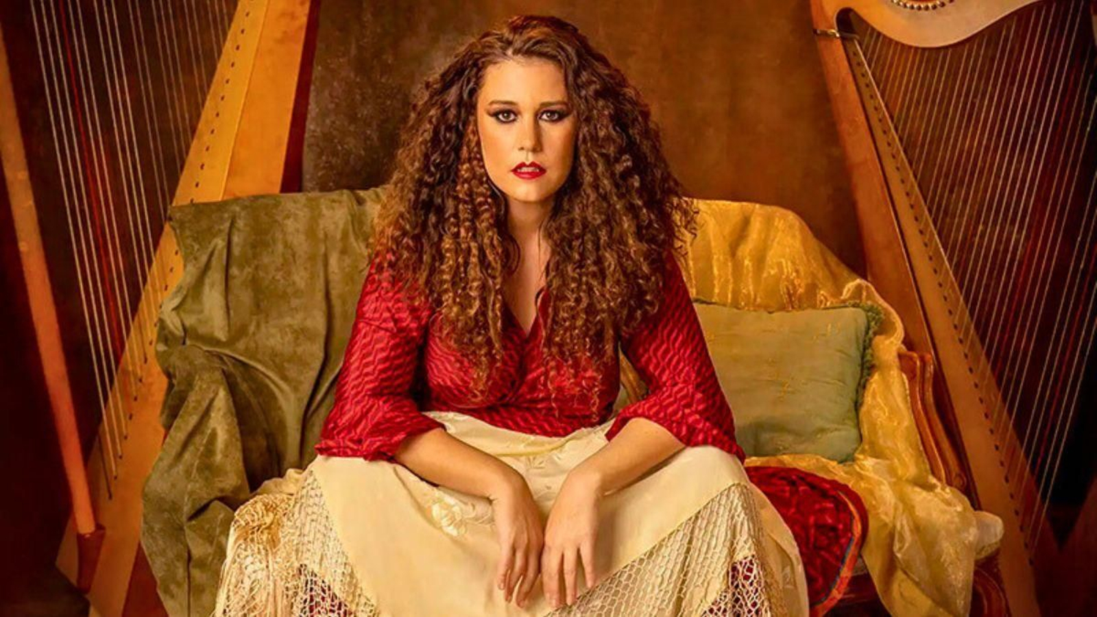 La innovadora propuesta de Ana Crismán, pionera en el flamenco con arpa, sonará en Peal de Becerro el 19 de septiembre.