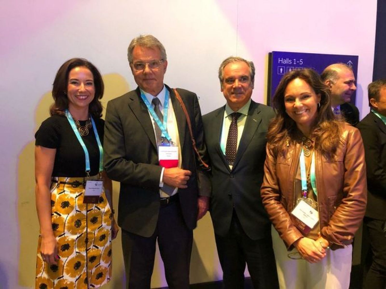Dominique Jordan, presidente de la FIP, con representantes del Consejo General de Colegios Oficiales de Farmacéuticos (CGCOF).