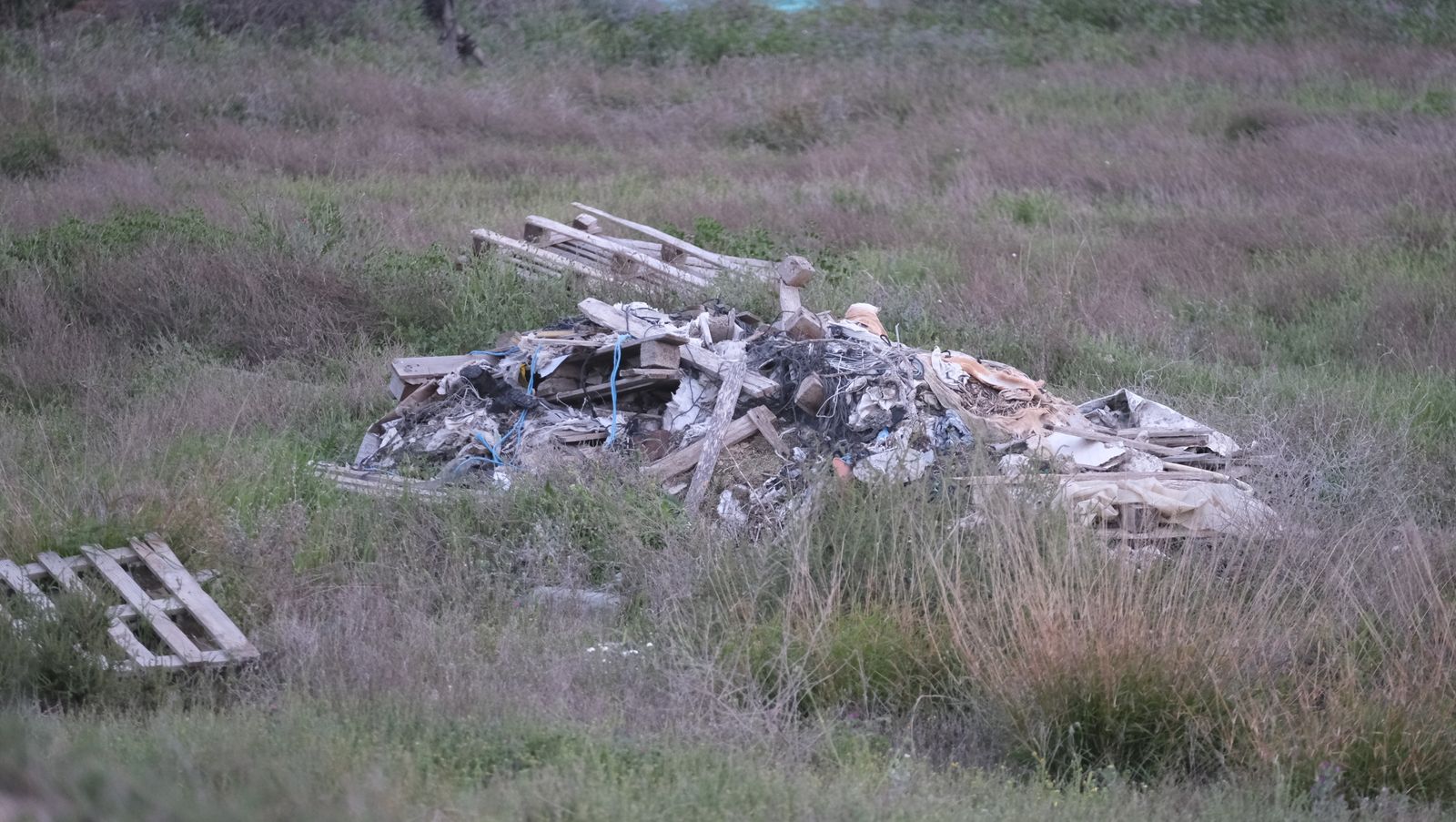 Fotogalería incendio descampado Vega de Acá. Almería