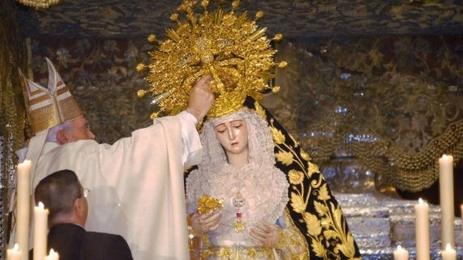 Amigo Vallejo corona al Rosario de Montesión