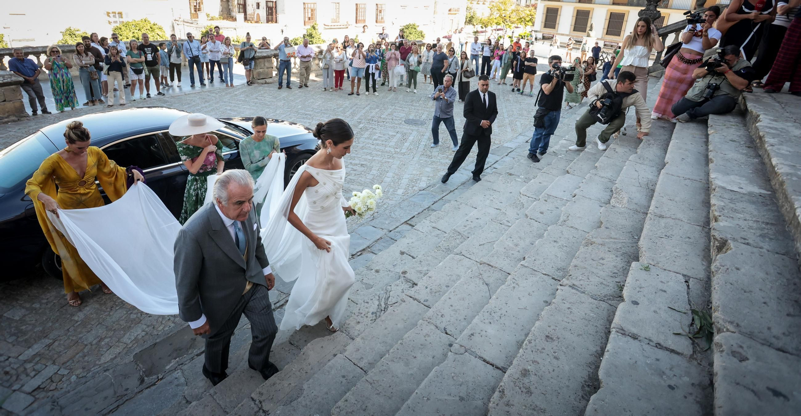 Imágenes de los asistentes a la boda de Ana Cristina Portillo Domecq en la Catedral de Jerez Imágenes de los asistentes a la boda de Ana Cristina Portillo Domecq en la Catedral de Jerez