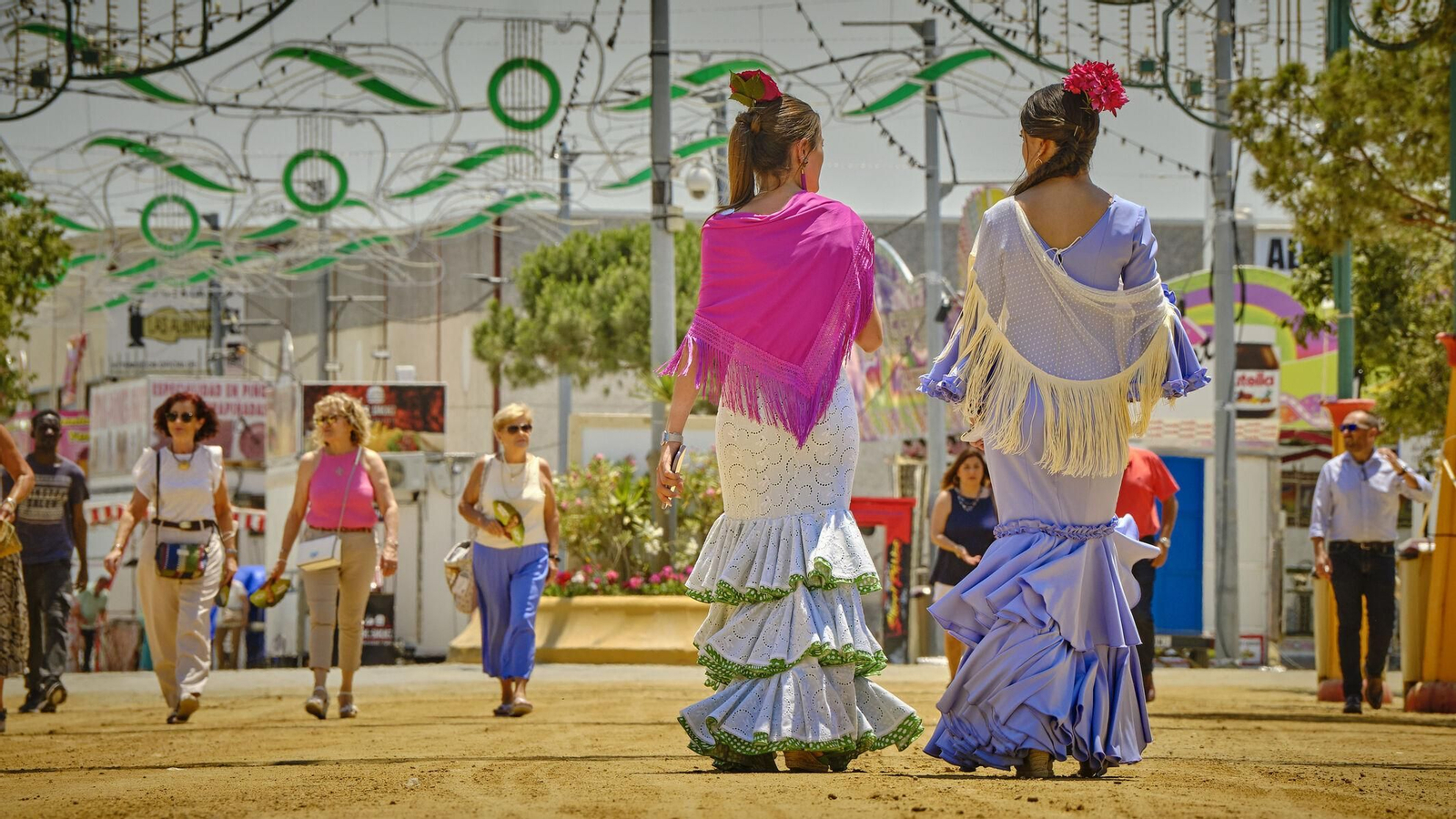 IU carga contra la celebración del Día de la Mujer en la Feria de San Antonio.