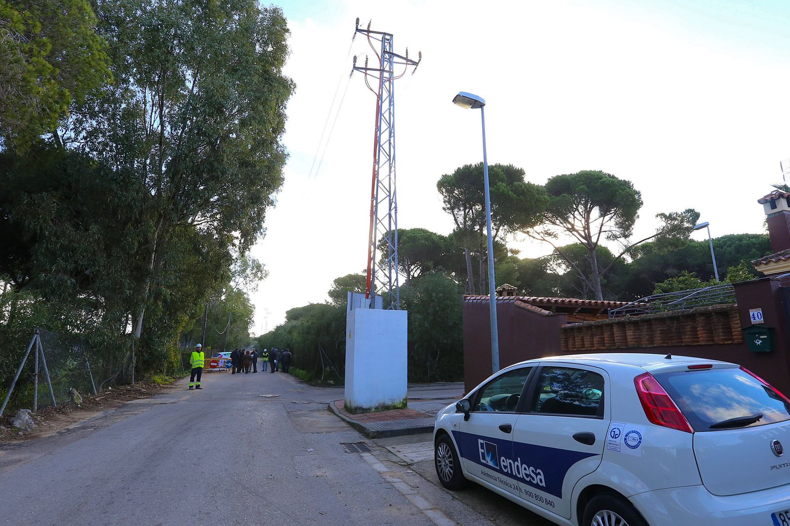 Trabajos de mejora en la red eléctrica que Endesa está llevando a cabo en otras zonas de la localidad.
