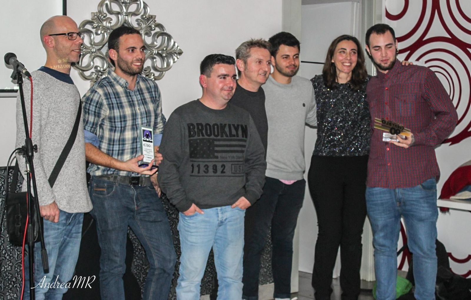 Luis Serrano, director de la EISO con los ganadores.