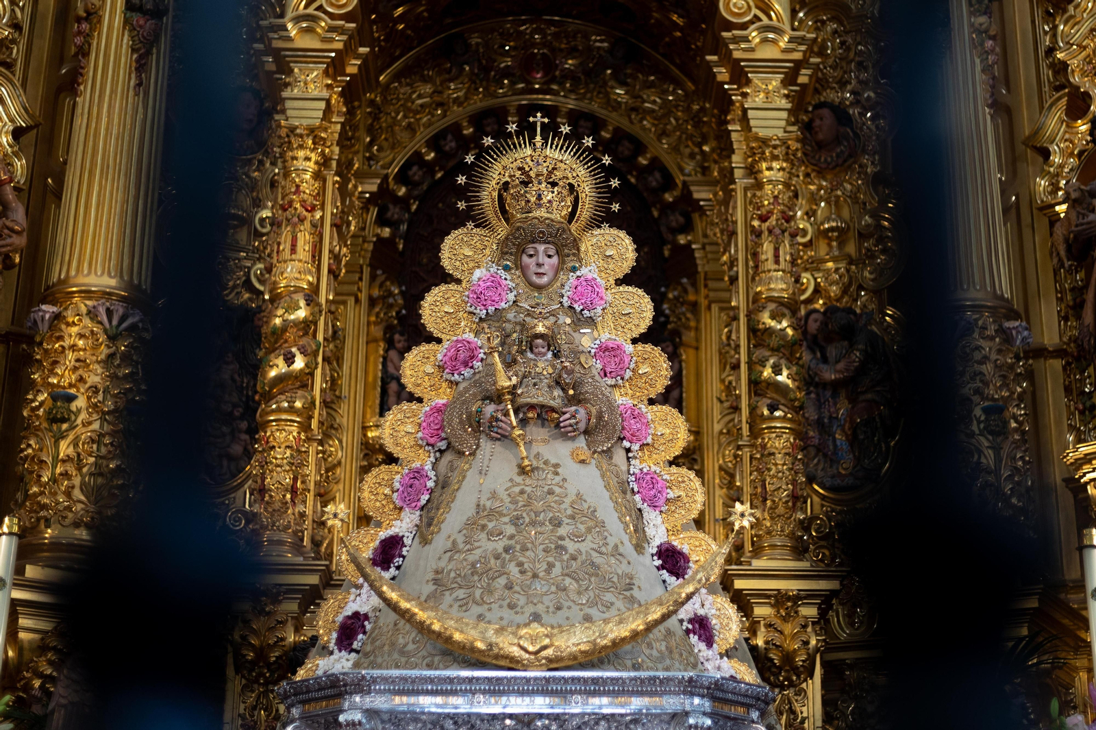 La Virgen del Rocío vuelve al culto tras su restauración