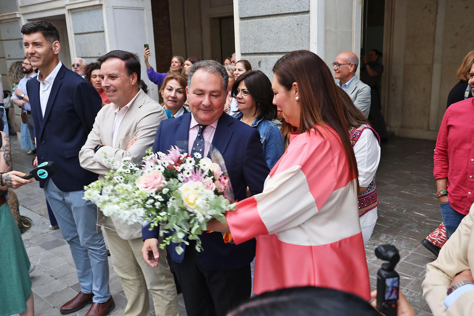 Imágenes de la Hermandad de Emigrantes por las calles de Huelva