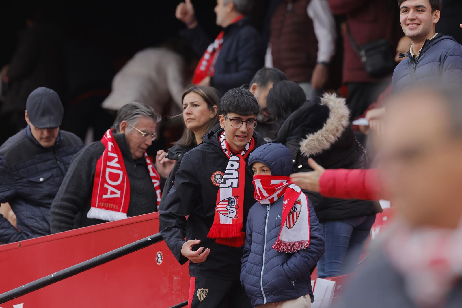 Búscate en las fotos del Sevilla -Betis