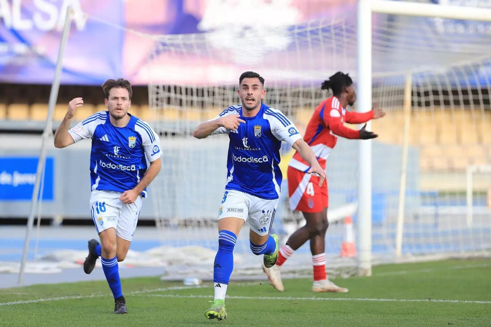 Nané celebra el tanto contra el Recreativo Granada que supuso la tercera victoria seguida del Deportivo.