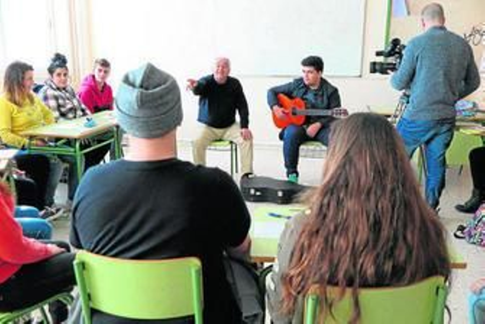 El maestro Calixto Sánchez en clase de cante flamenco en el IES Carmen Laffón.