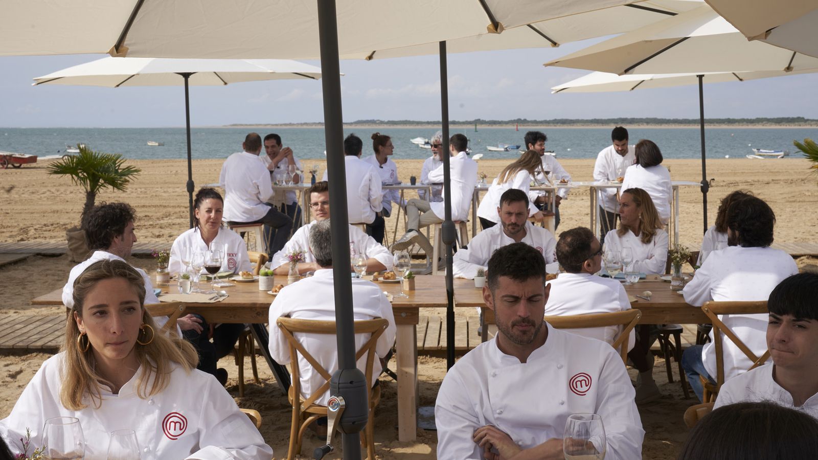 Concursantes de pasadas ediciones en la playa de Sanlúcar.