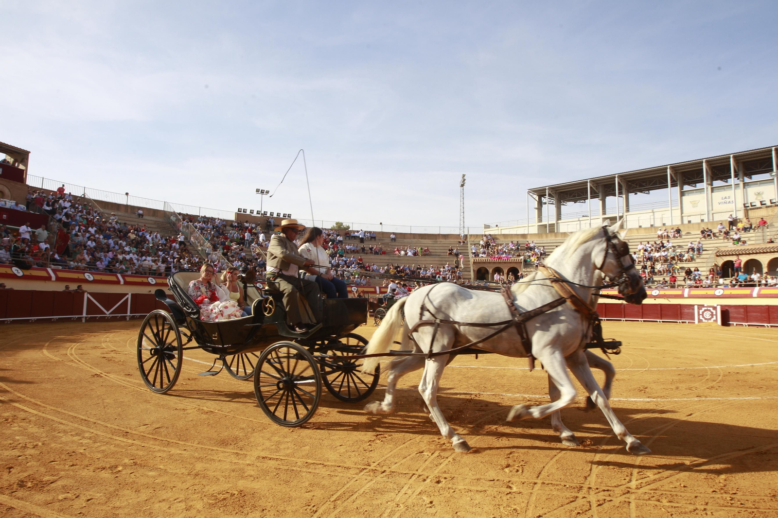 Imágenes de la corrida de toros de la Feria de Vera, con Morante de la Puebla, Emilio de Justo y Pablo Aguado