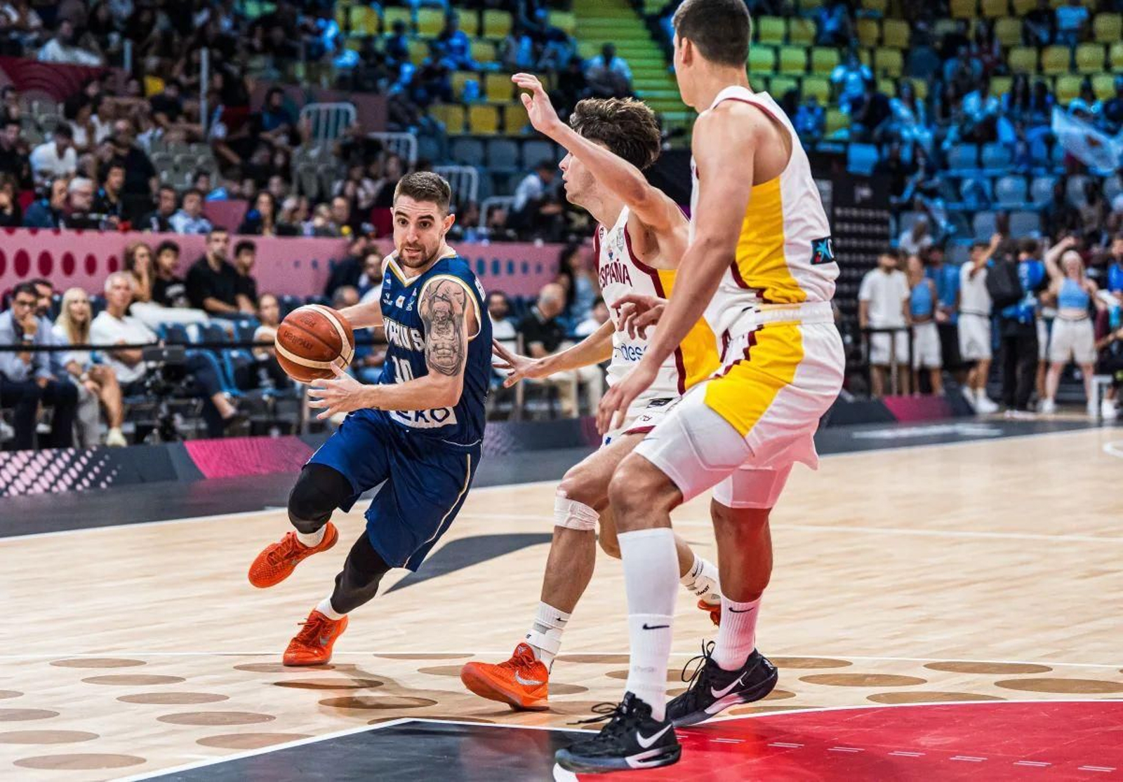 Mario Saint-Supery crece en el España-Chipre