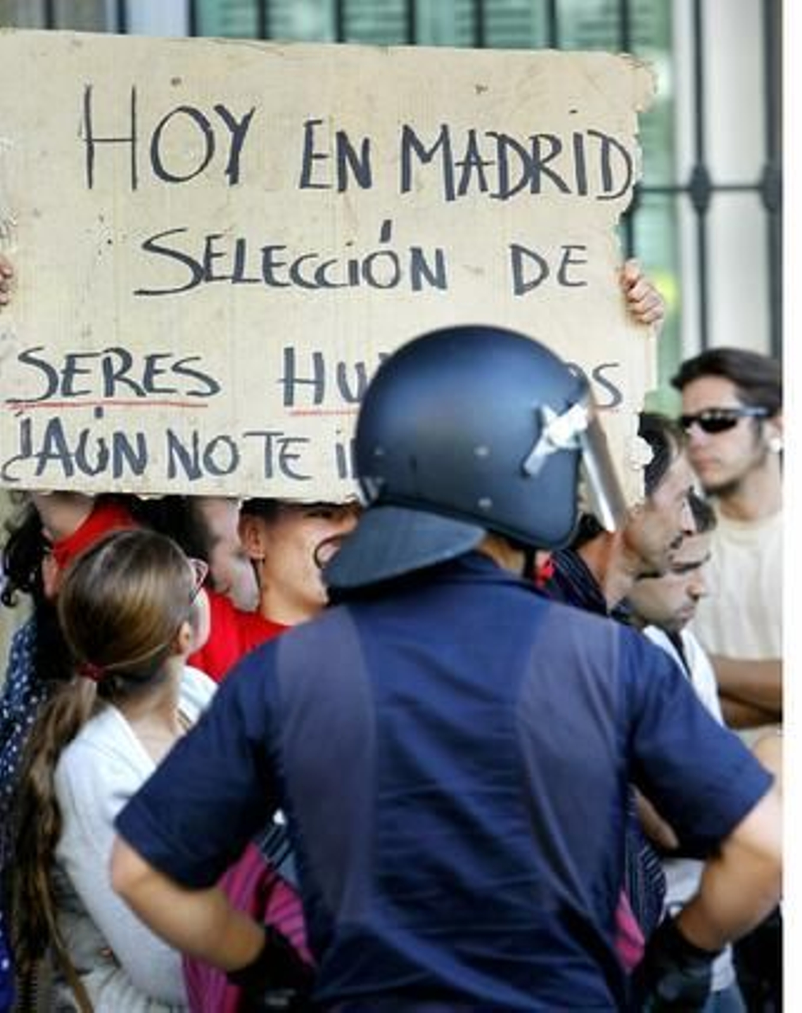La Policía ha impedido la entrega del documento reivindicativo al Congreso de los Diputados.

Foto: EFE