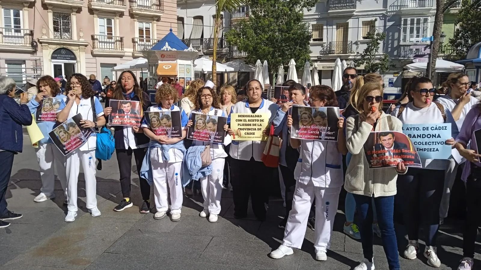 Protesta de las limpiadoras, ante el Ayuntamiento, el pasado año.