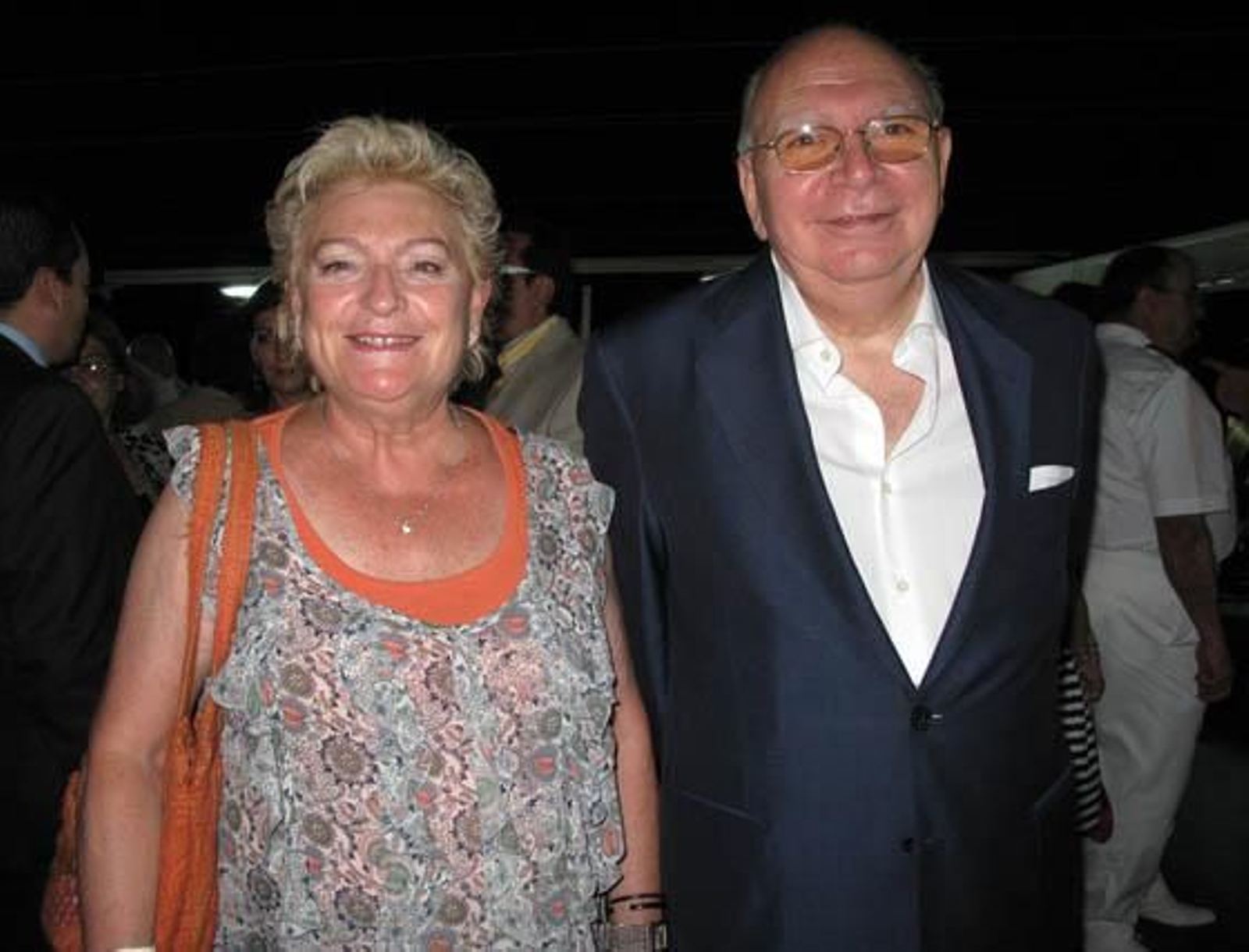 La concejal de Fiestas Mayores, Rosamar Prieto-Castro, con Adolfo Arenas, presidente del Consejo de Hermandades y Cofradías de Sevilla.

Foto: Victoria Ramírez