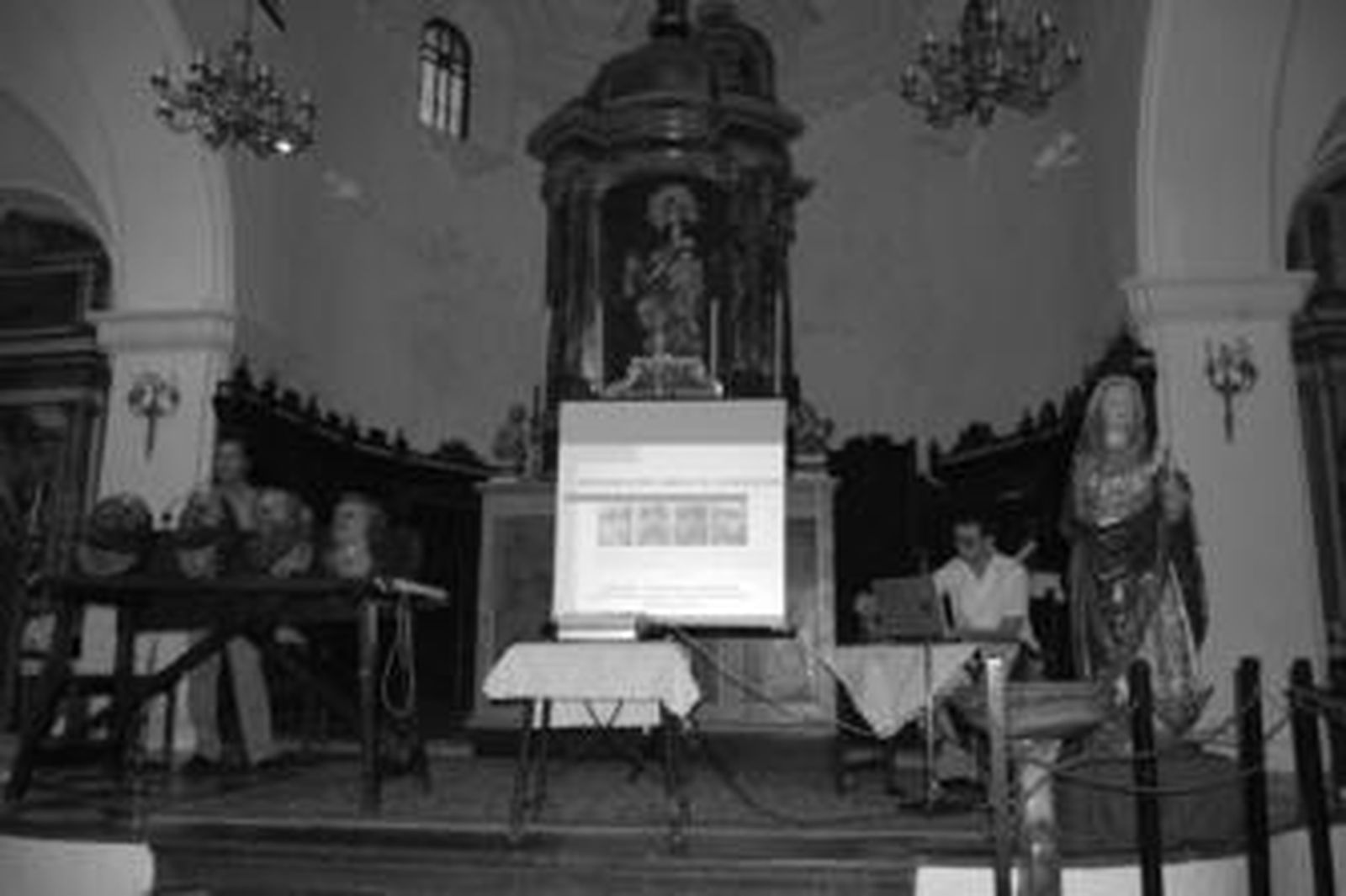 Las cabezas de los cuatro evangelistas, expuestas en el templo.