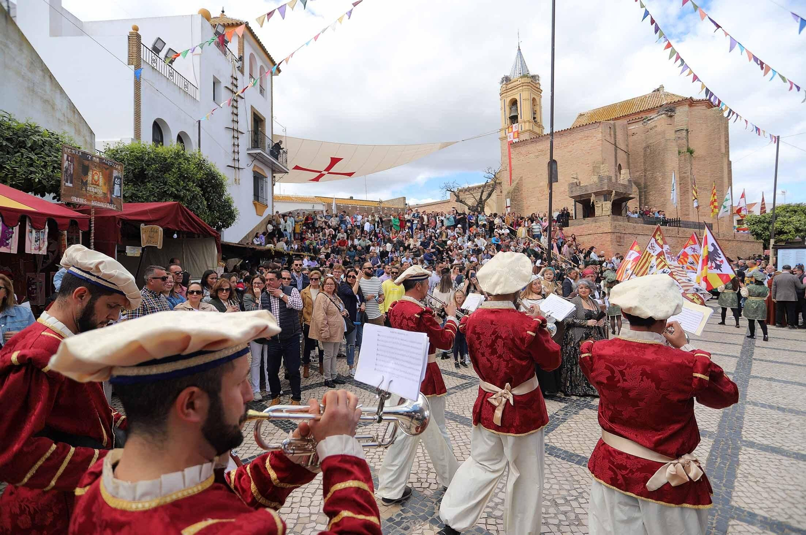 Imágenes del gran ambiente en la Feria Medieval de Palos de la Frontera, Huelva