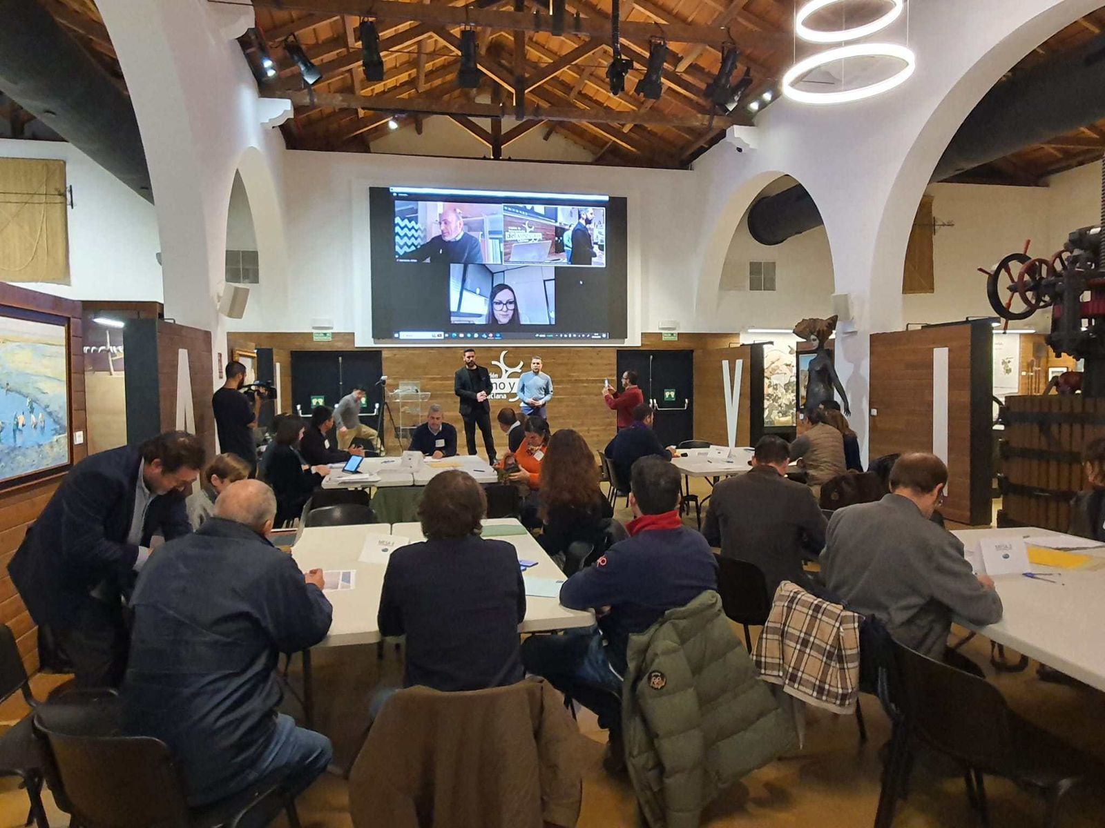 Roberto Palmero presenta el documento a los distintos agentes económicos y sociales para su discusión y consenso.