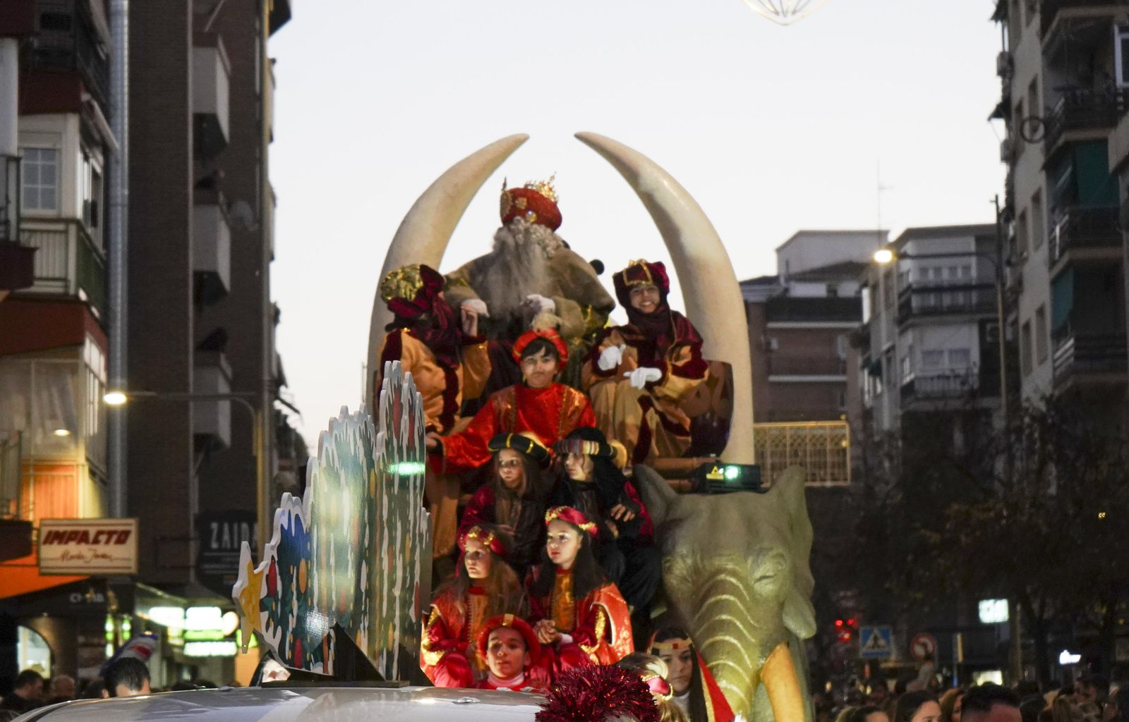 La cabalgata de los Reyes Magos de Granada, en imágenes