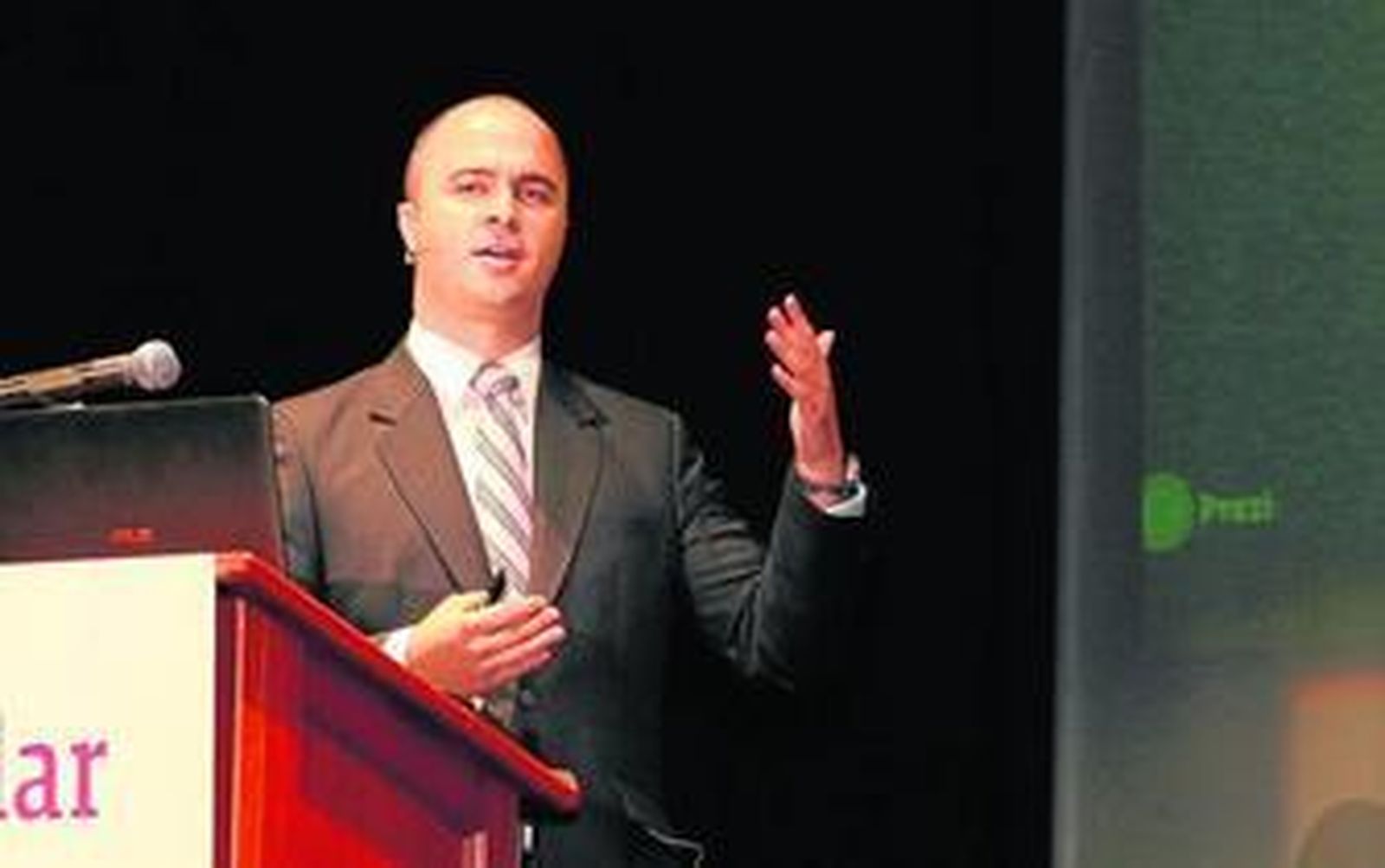 Héctor Serrano participó como caso de éxito en el III Foro Realidad y Retos de las Pymes organizado por Grupo Joly y Banco Popular.