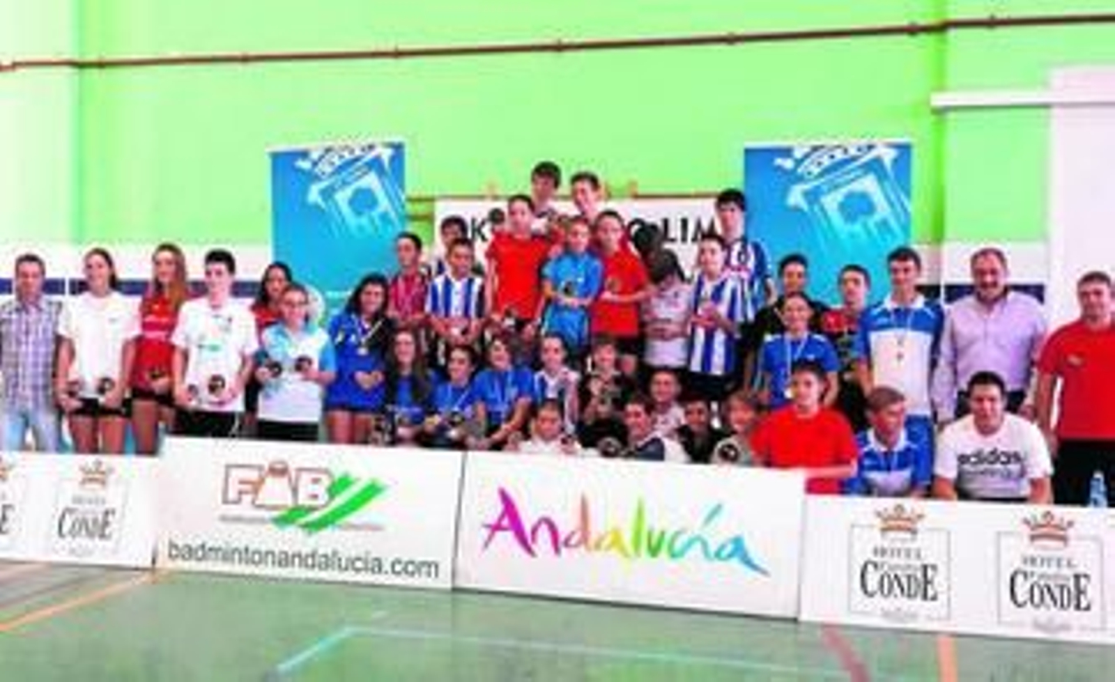 Foto de familia de los premiados en las diferentes categorías del torneo celebrado en Huelva.