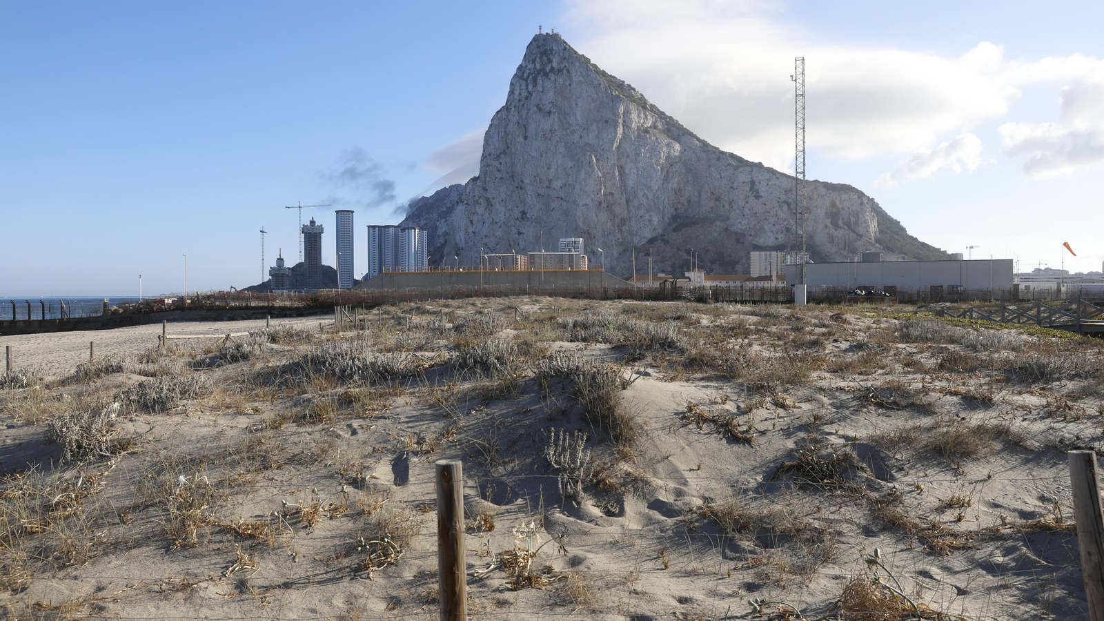 Las fotos de las torres en la cara este del peñón de Gibraltar llamada Hassan Centenary Terraces