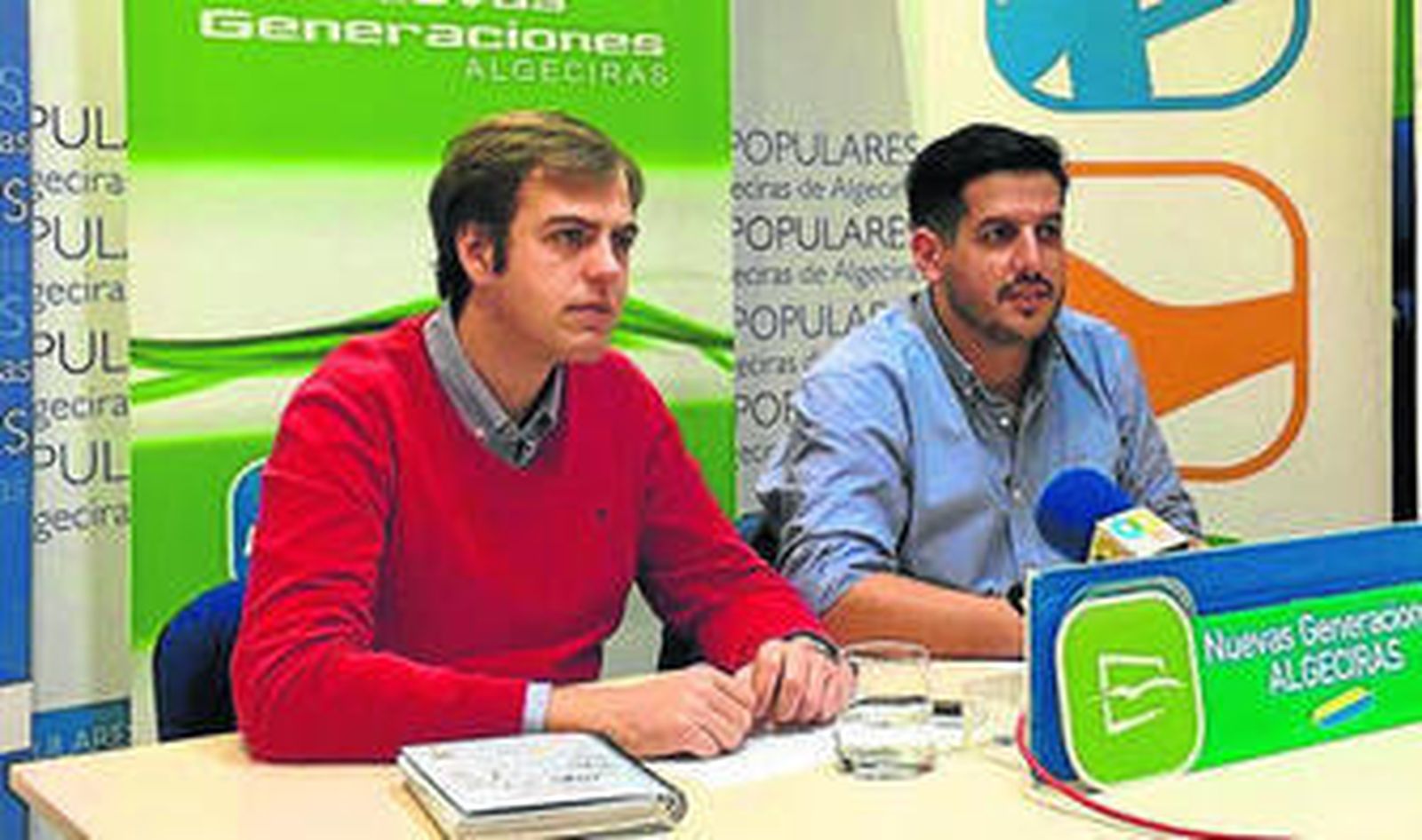 Javier Vázquez Hueso y Jorge Vázquez Calderón, ayer en la sede del PP.