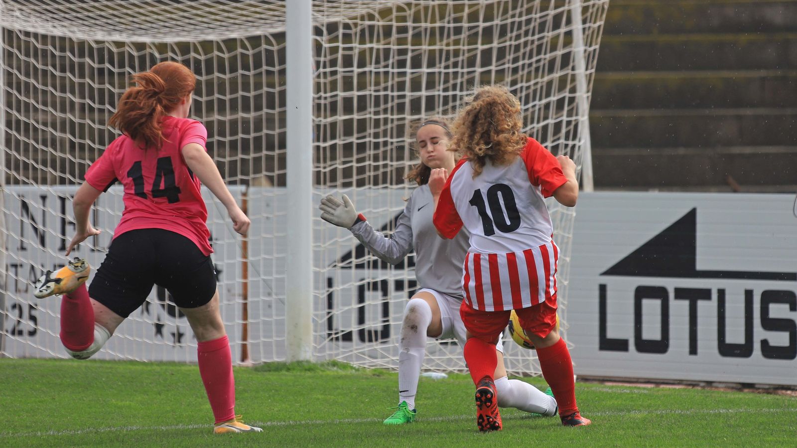 Fotos de las finales del Campeonato de Andalucía de Selecciones Provinciales de futbol femenino sub-15 y sub-17 en La Línea