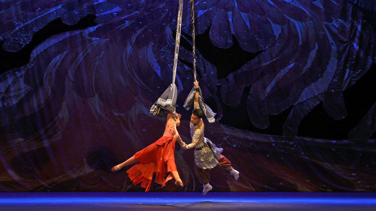 Imágenes del 'Gran Circo Acrobático de China' en el Teatro Villamarta