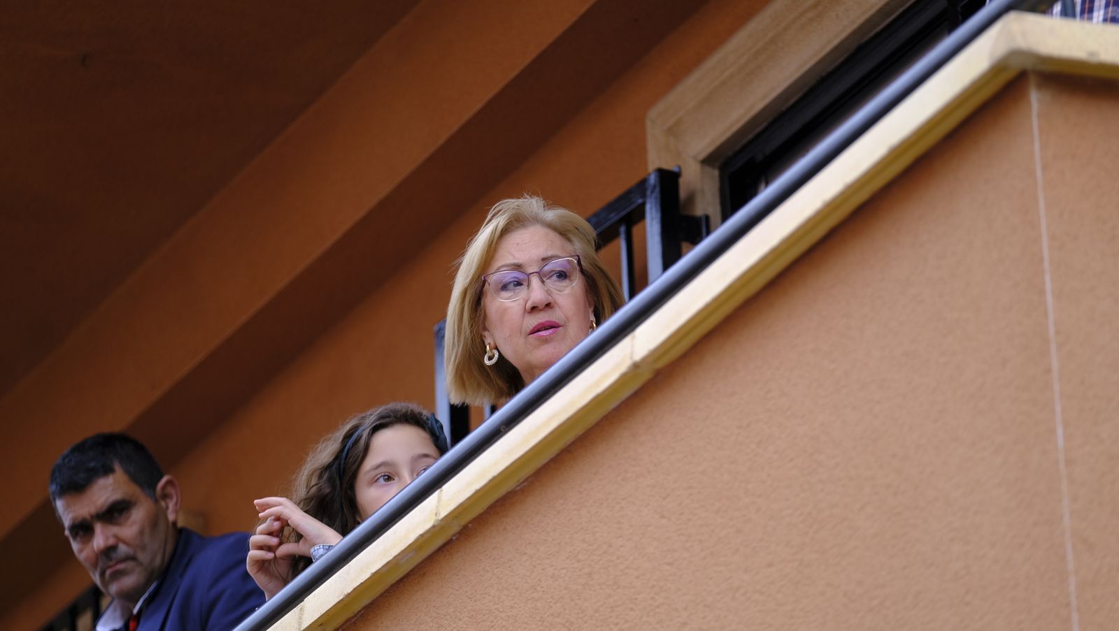 La Procesión de Los Ángeles de sobrepuso a la lluvia, en imágenes