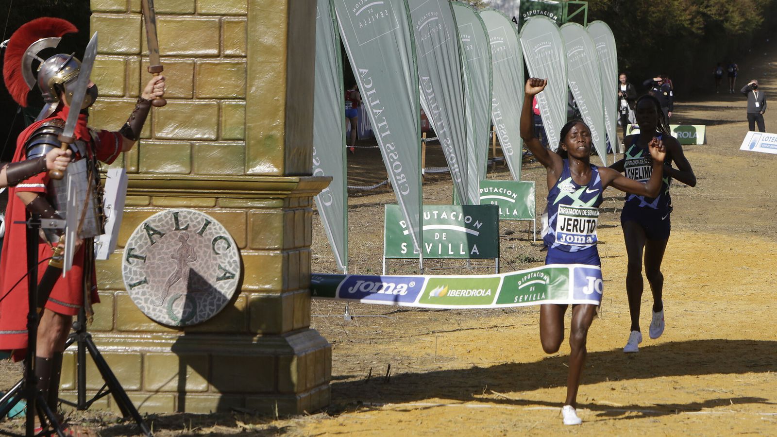 Norah Jeruto, en el momento de entrar en la meta en Itálica.