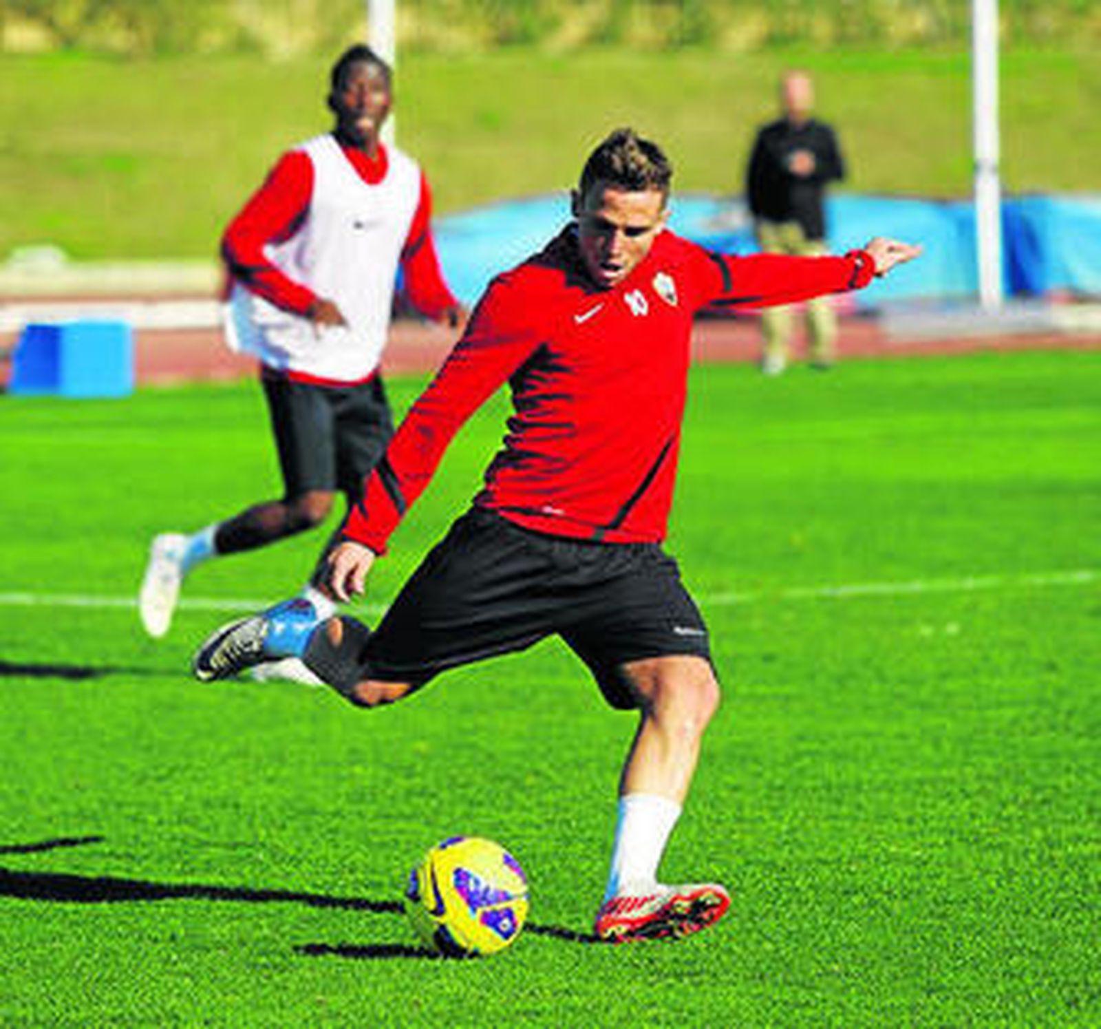 Aarón, en un entrenamiento reciente con el Almería.
