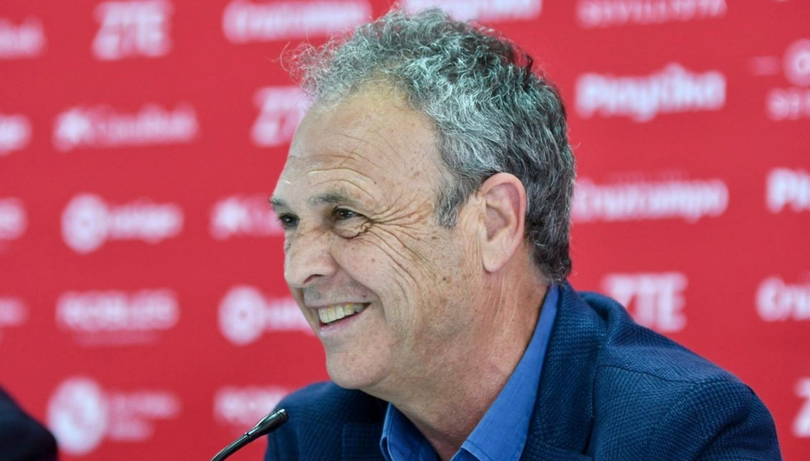 Caparrós, sonriente y relajado, durante su despedida como técnico del primer equipo.