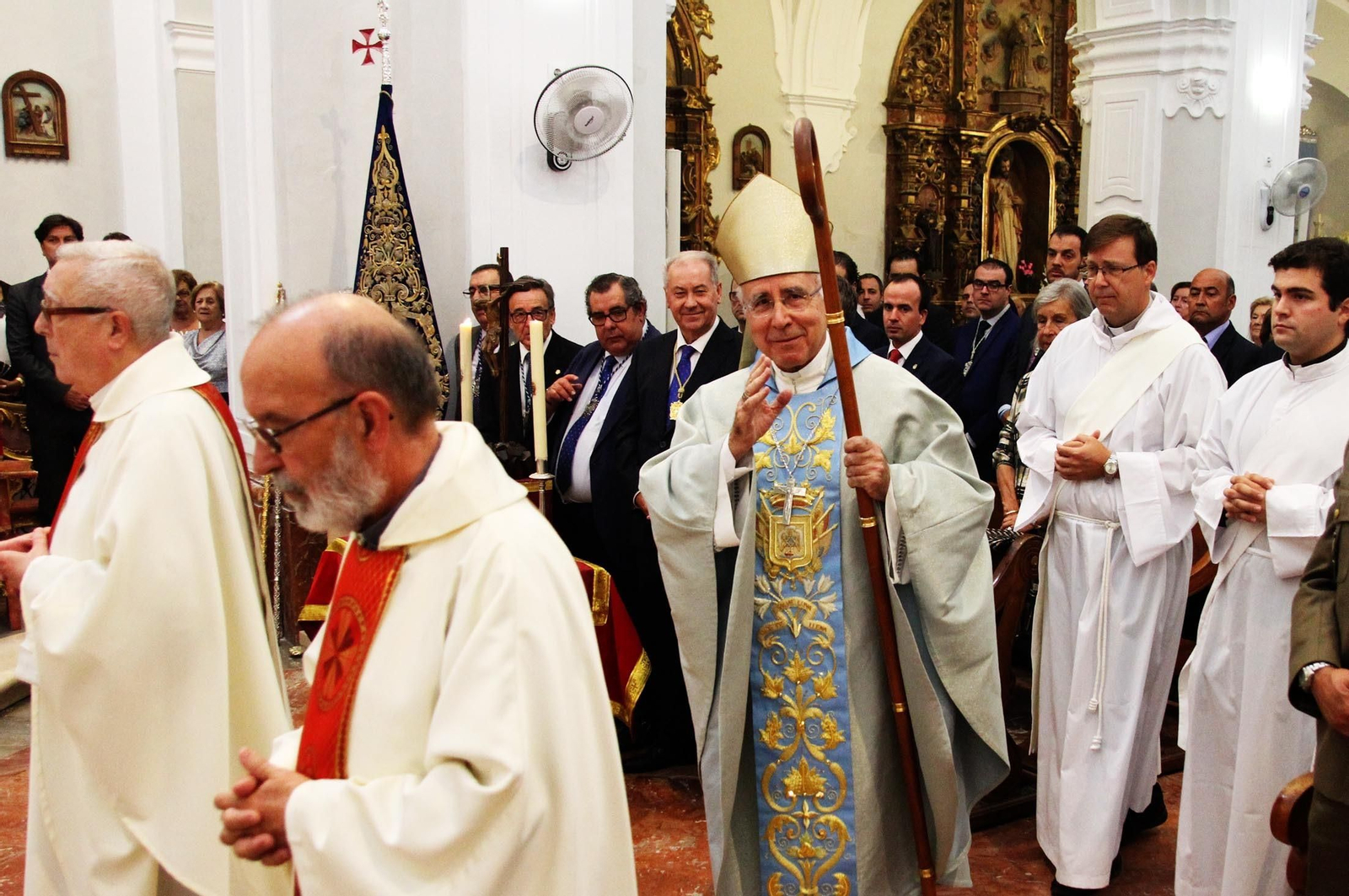 Misa ante la Virgen de La Cinta presidida por el obispo de Huelva, José Vilaplana, en la Catedral