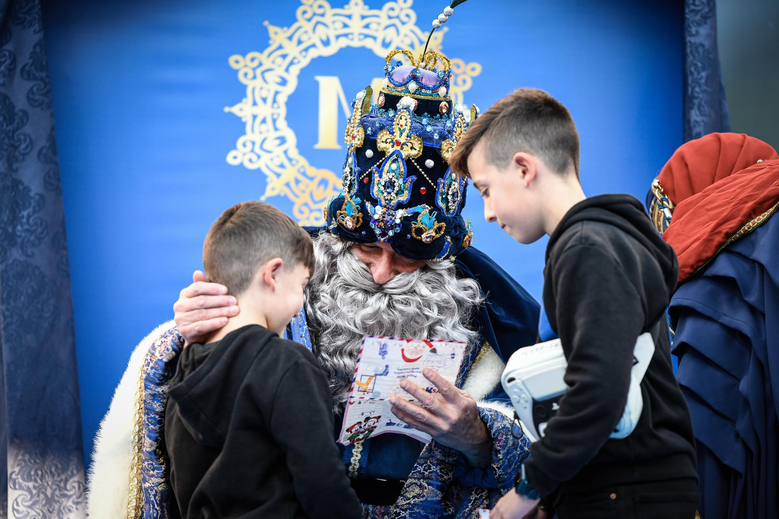 Imágenes de la entrega de cartas a SSMM Los Reyes Magos en el Ayuntamiento