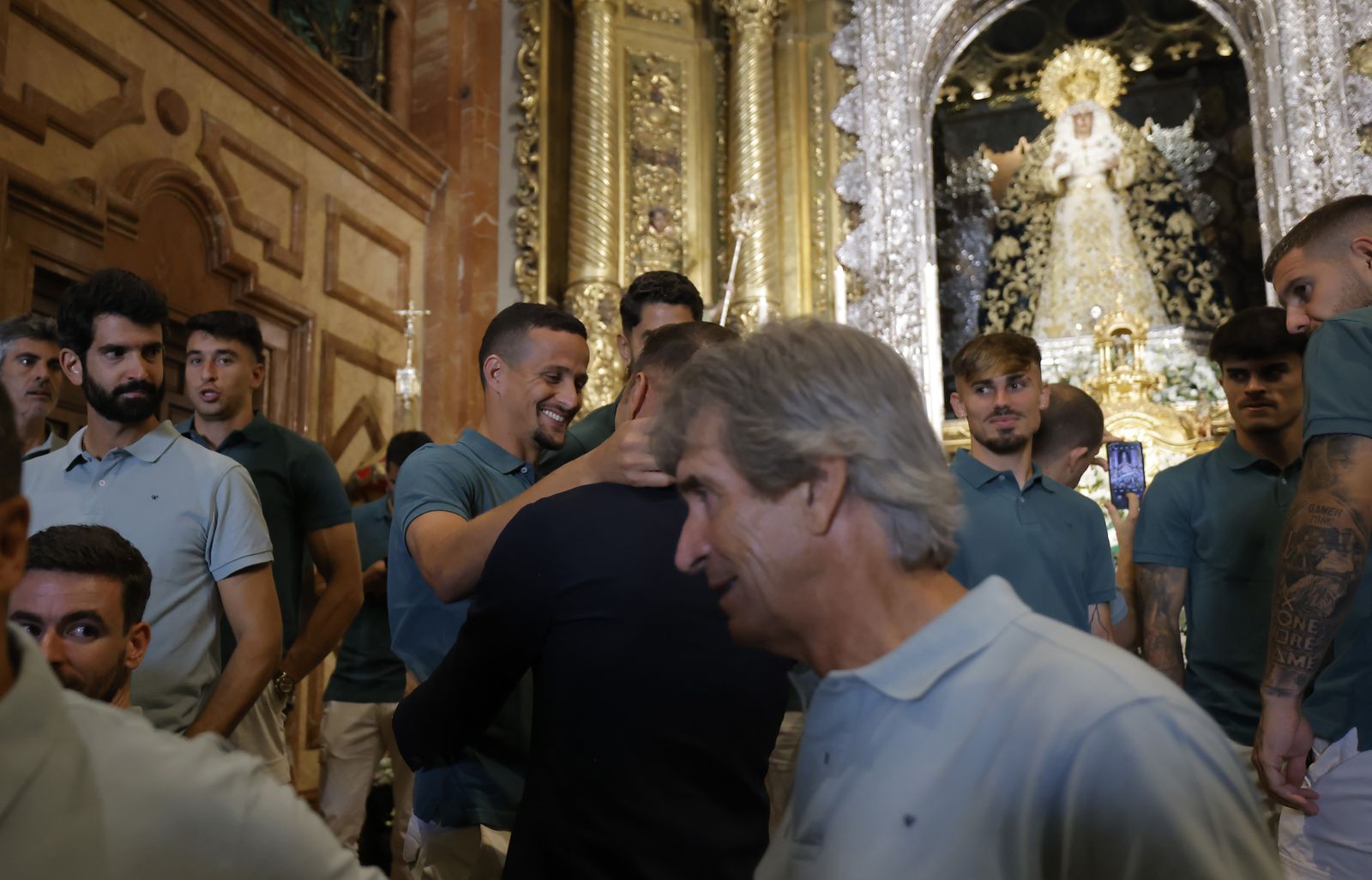 La visita del Betis a la Basílica de la Macarena., todas las fotos