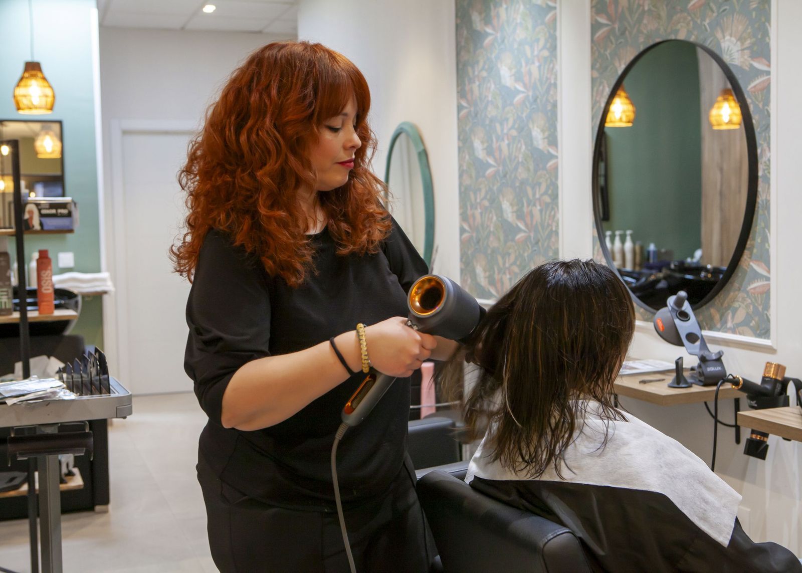 Una empleada que se ha insertado laboralmente gracias al Programa Incorpora.