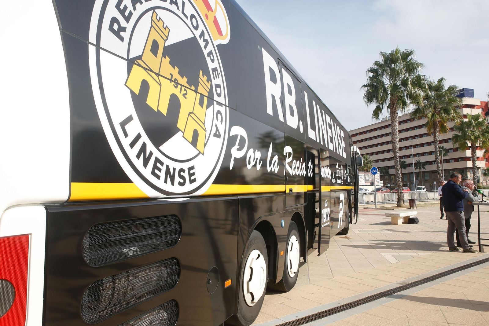 Las fotos de la presentación del nuevo autocar de la Balona